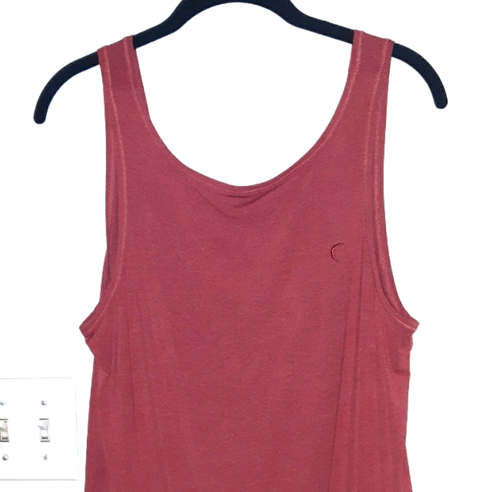 Zyia workout tank with twist back.